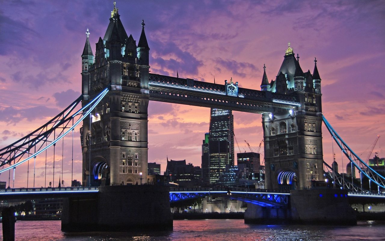 tempat wisata terbaik di London Inggris - Tower Bridge