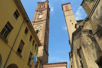 tempat wisata terbaik di Bologna Italia